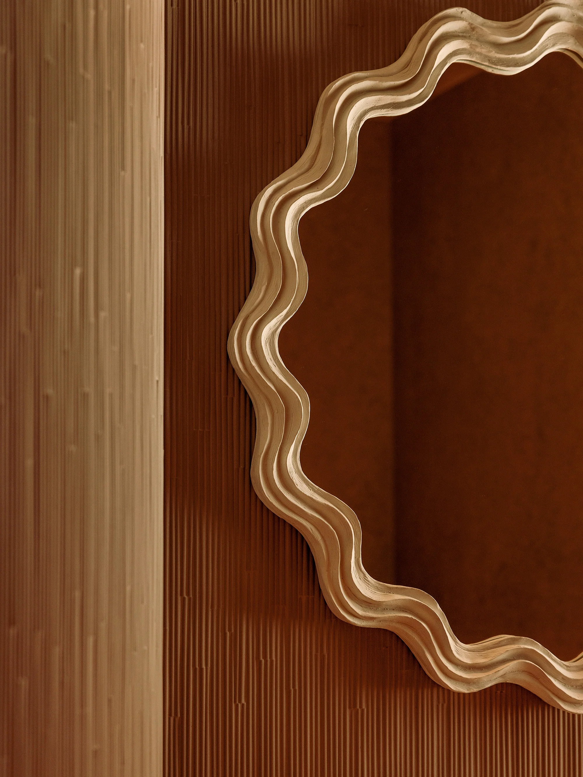 Clam Shell Mirror Round - Image 9