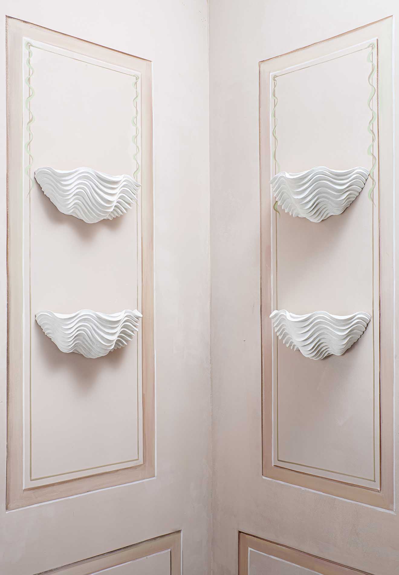 Clam Shell Wall Light Large - Image 6