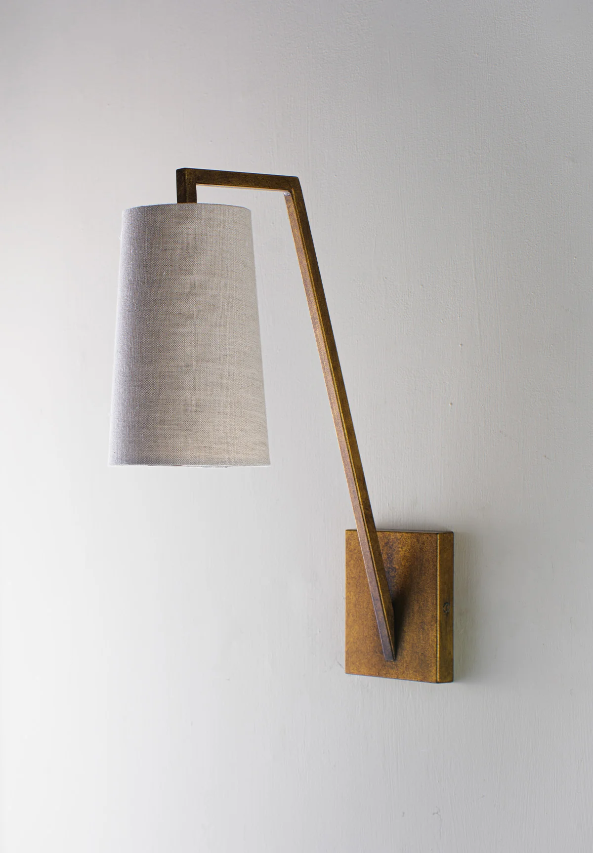 Monty Wall Light Senior - Image 2